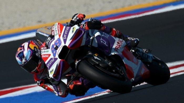 Pembalap muda asal Spanyol, Jorge Martin memacu Ducati Desmosedici GP-23 dari Tim Prima Pramac Racing dalam sesi Kualifikasi MotoGP San Marino 2023, Sabtu (9/9/2023).