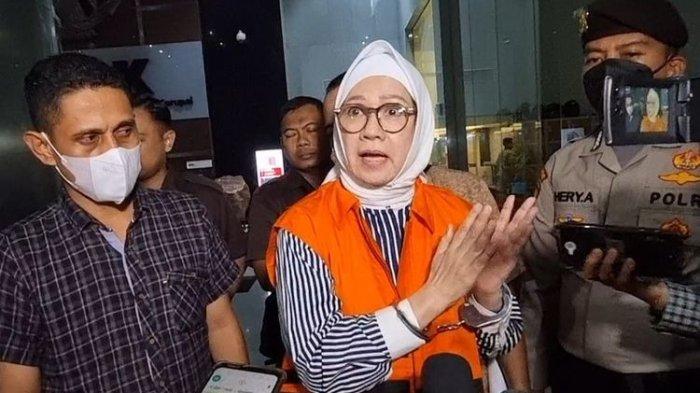 Mantan Direktur Utama (Dirut) PT Pertamina Galaila Karen Kardinah (GKK) atau Karen Agustiawan pasca ditetapkan sebagai tersangka dugaan korupsi pengadaan gas alam cair tahun 2011-2021 oleh Komisi Pemberantasan Korupsi (KPK) di Gedung Merah Putih KPK, Jakarta Selatan, Selasa (19/9/2023).