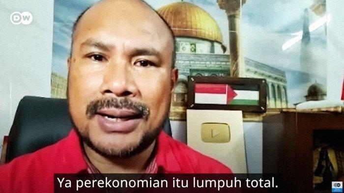 Cerita Bang Onim WNI di jalur Gaza Palestina, krisis air dan pangan, ingin mengungsi ke Mesir. FOTO: Tangkapan layar wawancara Bang Onim dengan DW Indonesia.