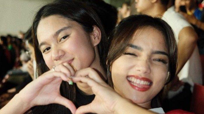 Fuji dan istri Pratama Arhan, Azizah Salsha saat menonton laga Timnas Indonesia vs Brunei berlangsung di Stadion Gelora Bung Karno.