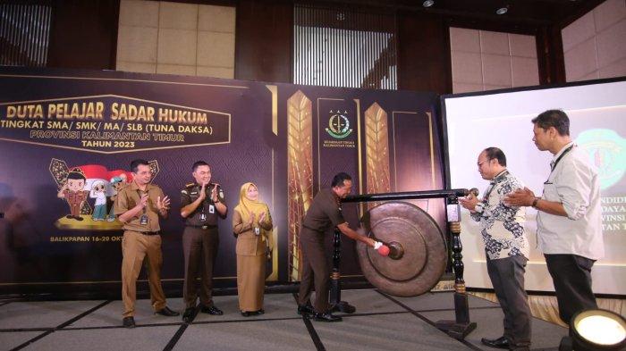 Tumbuhkan Legal Awareness, Generasi Muda Kuripan Kidul Melek Hukum!