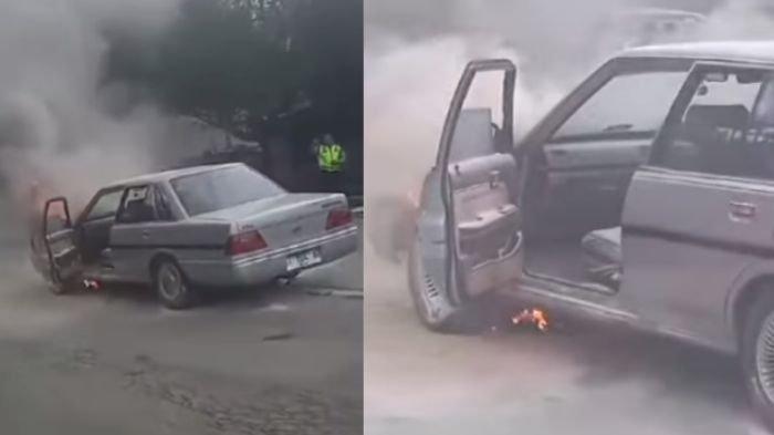 Mobil terbakar di kawasan lampu merah Rapak Balikpapan viral di media sosial.