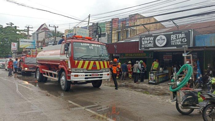 Suasana di dalam ruangan salah satu Optik Jalan Bung Tomo, Sungai Keledang Kota Samarinda pasca terbakar, Jumat (20/10/2023). 