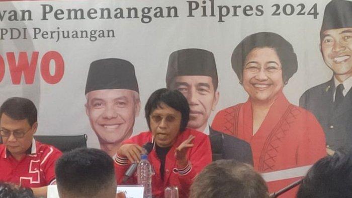 Wakil Ketua Tim Koordinasi Relawan Pemenangan Pilpres 2024 PDI-P Adian Napitupulu dalam konferensi pers di Kantor Pusat Koordinasi Relawan, kawasan Menteng, Jakarta, Jumat (12/5/2023).