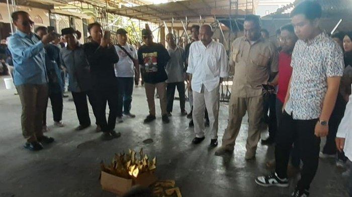 Bacawapres yang diusung KIM Gibran Rakabumung Raka mengunjungi sentra perajin tembaga di Tumang, Kecamatan Cepogo, Boyolali, Jawa Tengah, Sabtu (28/10/2023).