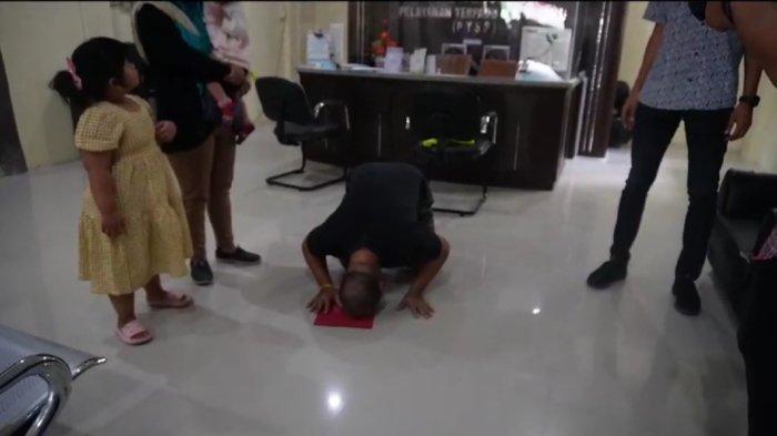 Pelaku pencurian di Kutim sujud syukur lantaran bebas dari jeruji besi.
