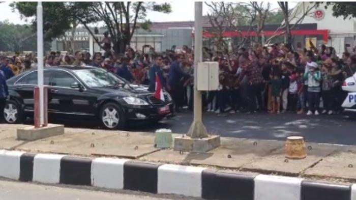 Presiden Jokowi melakukan kunjungan ke Kutai Barat, Kalimantan Timur, pada hari ini, Jumat (3/11/2023).