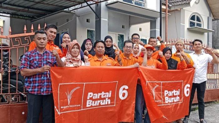 Para kader Exco Partai Buruh Kalimantan Timur (Kaltim) seusai mengikuti kegiatannya. Pileg 2024 ini, di Kaltim pihaknya menargetkan mendapatkan hingga 4 kursi.