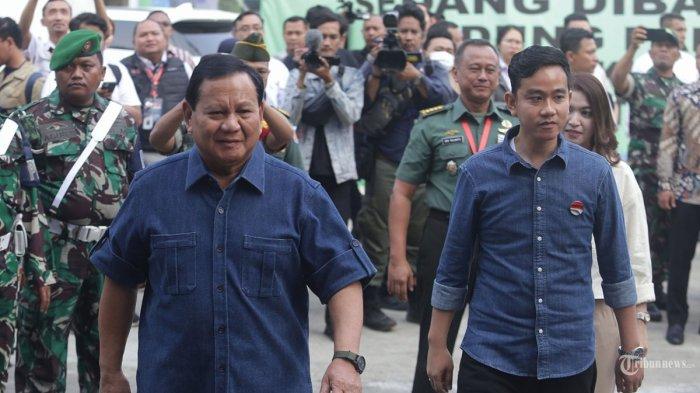 Pasangan Calon Presiden dan Wakil Presiden dari Koalisi Indonesia Maju (KIM) Prabowo Subianto dan Gibran Rakabuming Raka saat tiba di Rumah Sakit Pusat Angkatan (RSPAD) Gatot Subroto, Jakarta Pusat, Kamis (26/10/2023). Keduanya datang untuk menjalani medical check up atau tes kesehatan. NCW mengatakan adanya dugaan korupsi dilakukan oleh Prabowo dan Gibran sehingga dianggapnya tidak layak untuk maju di Pilpres 2024.