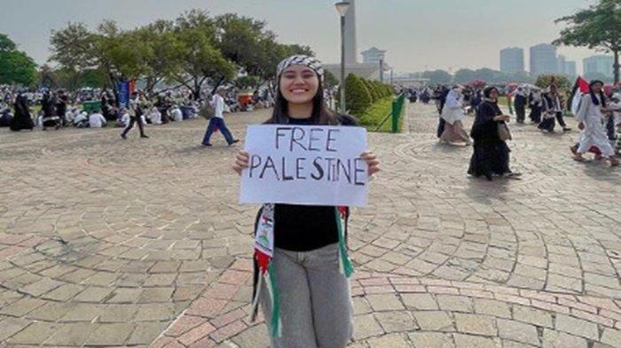 Aaliyah Massaid ikut dalam aksi bela Palestina.