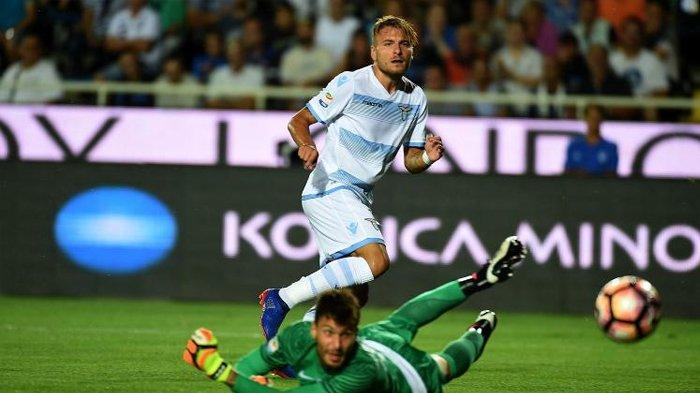 Ciro Immobile saat mencetak gol ke gawang Atalanta pada 21 Agustus 2016.