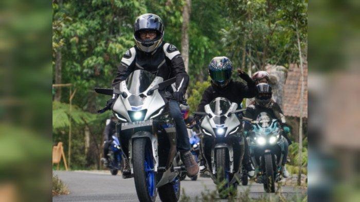 Seperti yang diadakan di wilayah Yogyakarta, konsumen dan komunitas ambil bagian mencoba aktivitas berkendara yang  dilakukan dengan motor R15 Series