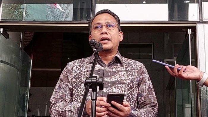 Juru Bicara Penindakan dan Kelembagaan KPK Ali Fikri mengatakan nilai kontrak pengadaan APD Covid-19 di Kemenkes yang diduga dikorupsi mencapai Rp 3,03 triliun.