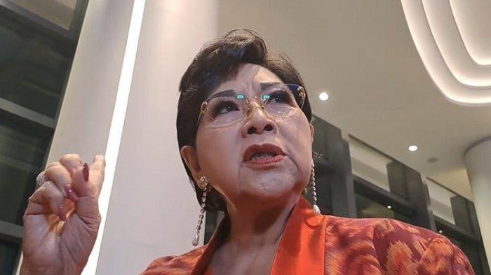 Titiek Puspa saat ditemui wartawan