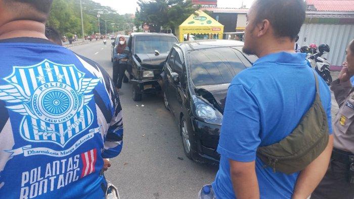 Kecelakaan beruntun melibatkan 4 mobil di Jalan Cipto Mangunkusumo, eks Jalan Pupuk Raya, Bontang Utara, Senin (13/11/2023) sore. Diduga mobil pik up tersebut melaju dengan kecepatan tinggi. Beruntung tidak ada korban jiwa.