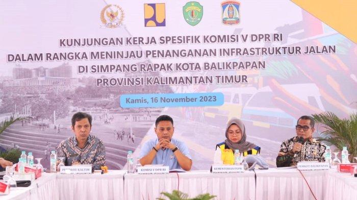 Kunjungan kerja Anggota Komisi V (DPR RI) di SPBG, Simpang Muara Rapak, Kota Balikpapan, Kalimantan Timur, Kamis (16/11/2023). Sekdakot Balikpapan, Muhaimin, menyatakan, sudah bisa menjadi angin segar dan solusi untuk bisa menuntaskan usulan Jangka Panjang dalam merealisasikan pembangunan di Simpang Muara Rapak Balikpapan.
