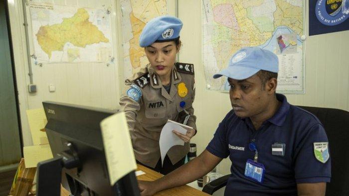 Foto Briptu Renita Rismayanti saat bertugas sebagai polisi di PBB