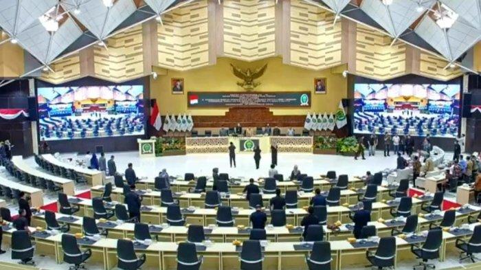 FOTO ILUSTRASI - Rapat Paripurna ke-41 terselenggara di Gedung B DPRD Kaltim di Samarinda, Kalimantan Timur pada Kamis (16/11/2023).