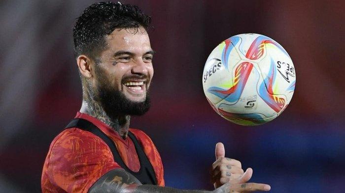 Jelang melawan Perak FC dalam Laga Persahabatan di Samarinda, bek senior Borneo FC, Diego Michiels mengatakan semua pemain Borneo FC Samarinda memiliki kualitas yang sama baiknya, Jumat (17/11/2023).
