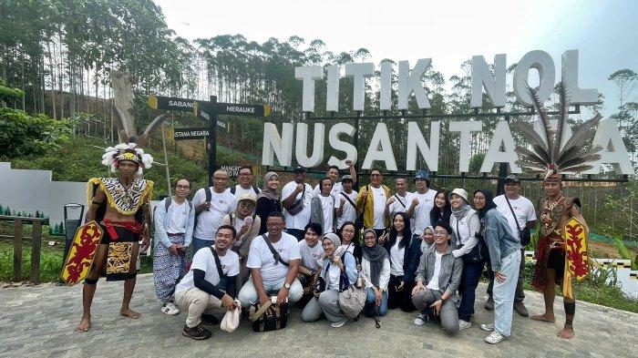 TITIK NOL - Rombongan OJK saat berkunjung ke Titik Nol IKN Nusantara, Kalimantan Timur, bebeapa waktu lalu.(HO/OJK KALTIM)