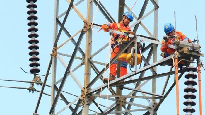 PLN UIP3B Kalimantan melalui tim PDKB terlatihnya melakukan pemeliharaan dan pergantian peralatan kelistrikan tegangan tinggi 150 kV tanpa memadamkan aliran listrik kepada pelanggan, seperti kasus pergantian isolator korosi di Tower 10 Harapan Baru, Balikpapan Utara. Dengan fokus pada keselamatan dan kompetensi, tim PDKB yang terdiri dari 12 anggota beroperasi dalam kondisi tegangan tinggi 150 kV, menjaga lebih dari 2.500 tower, sambil menunjukkan komitmen PLN terhadap layanan terbaiknya bagi pelanggan di Kalimantan.