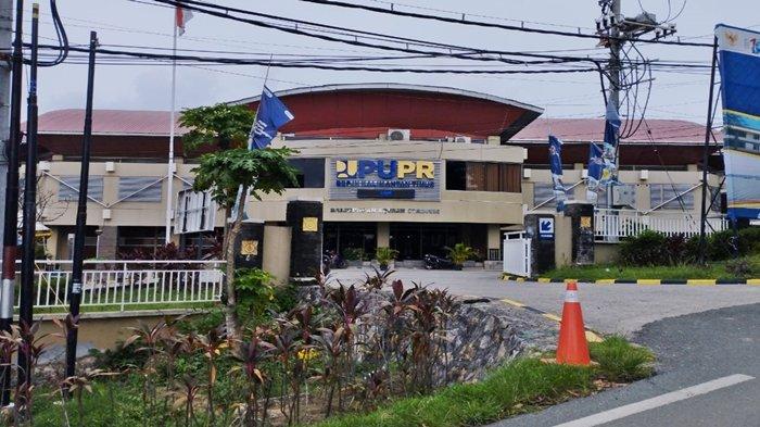 Suasana Kantor BBPJN Kaltim yang berlokasi di Gedung Squash Balikpapan, Jalan Syarifuddin Yoes, Balikpapan Selatan, Kota Balikpapan, Kalimantan Timur pada Jumat (24/11/2023) siang. Tampak lengang tanpa aktivitas pegawai, hanya ada beberapa sekuriti yang lalu-lalang. 