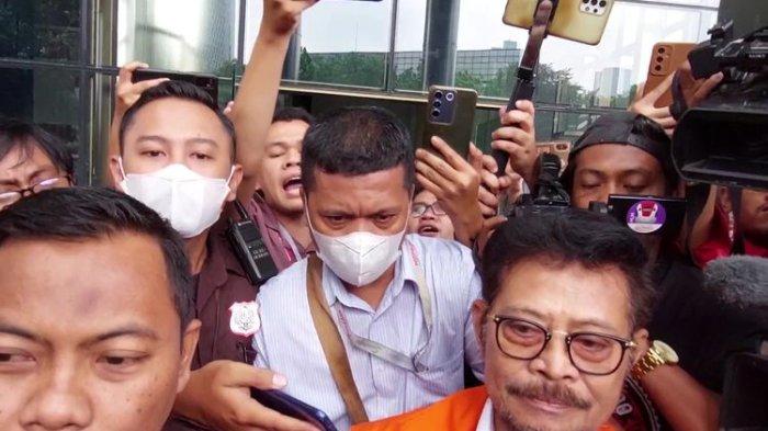 Eks Menteri Pertanian Syahrul Yasin Limpo (SYL) merespons singkat status tersangka Ketua Komisi Pemberantasan Korupsi (KPK) Firli Bahuri, Kamis (23/11/2023).