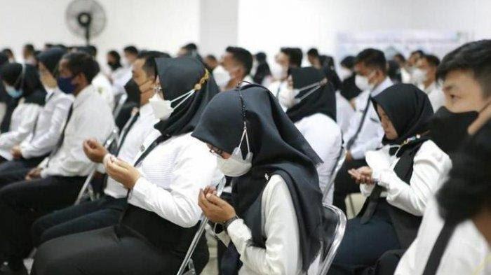 Ilustrasi pengangkatan guru honorer menjadi PPPK di Kukar, Kalimantan Timur. Disdikbud Kukar beber, upah guru honorer disebut sekitar Rp2,5 juta sedangkan gaji PPPK dan PNS kurang lebih Rp3,8 juta per bulan, Minggu (26/11/20230.