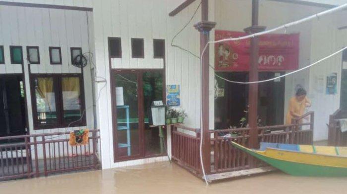 Banjir di kampung Noha Tivab, Kecamatan Long Apari, Kabupaten Mahulu, Kalimantan Timur. 
