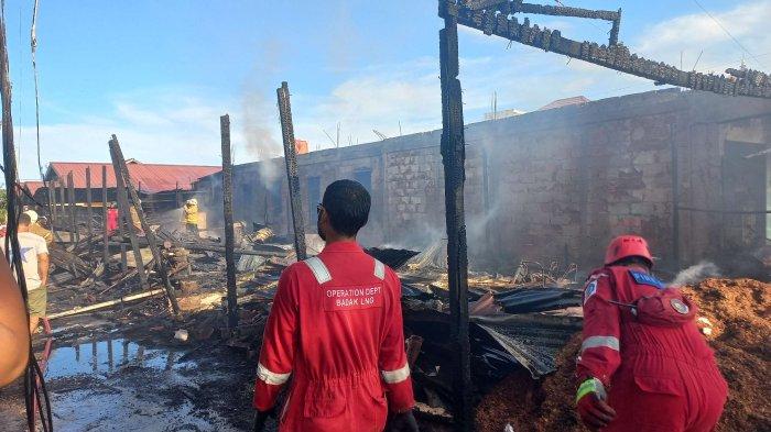 Satu gudang di RT 10 Kelurahan Tanjung Laut Indah, Kecamatan Bontang Selatan habis terbakar, Senin (4/12/2023), sekira pukul 15.20 Wita. Belum diketahui pasti penyebabnya. 