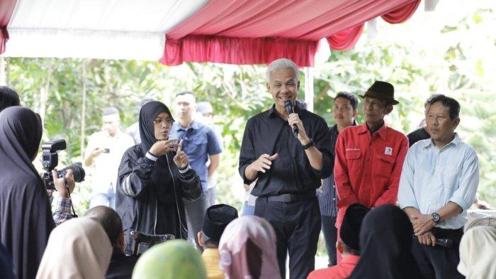 Ganjar Pranowo berkunjung ke Rumah Pelatihan Dewan Pengurus Cabang Perkumpulan Penyandang Disabilitas Indonesia (DPC PPDI) Balikpapan, Kalimanatan Timur, Selasa (5/12/2023). Kata Ganjar Pranowo, pada prinsipnya penyandang disabilitas bukan menjadi beban. Malinkan hanya ingin mandiri, sehingga perlu difasilitasi.
