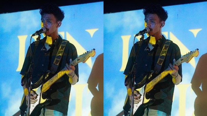 Penyanyi asal Balikpapan, Renaldy Rizky saat tampil dalam sebuah showcase bertajuk 