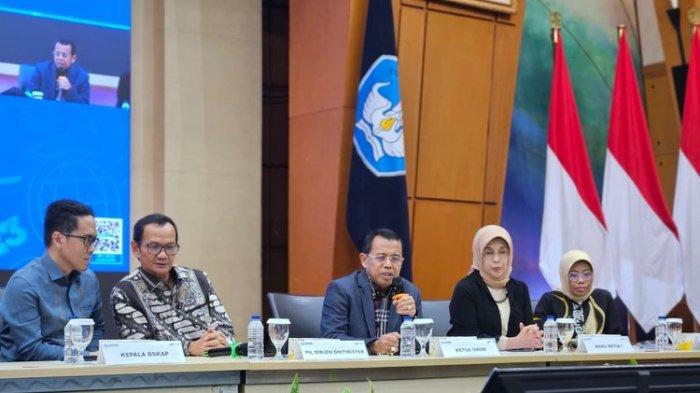Kepala BSKAP Kemendikbud Ristek, Anindito Aditomo saat acara peluncuran SNPMB 2024 di Gedung Kemendikbud Ristek, Jakarta, Jumat (8/12/2023).