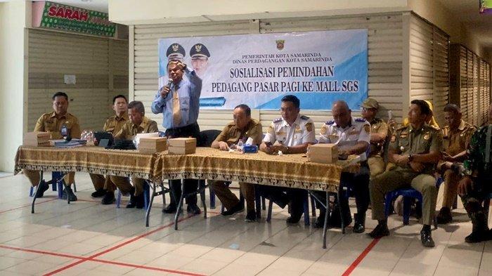 Pemkot Samarinda saat sosialisasi kepada pedagang Pasar Pagi Samarinda terkait relokasi sebagian pedagang ke Mal SGS Samarinda, Selasa (12/12/2023).