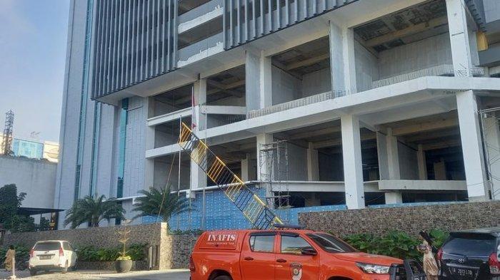 Suasana Kampus UNPRI Medan tempat diduga ditemukan 2 mayat yang viral di media sosial, Selasa (12/12//2023)
