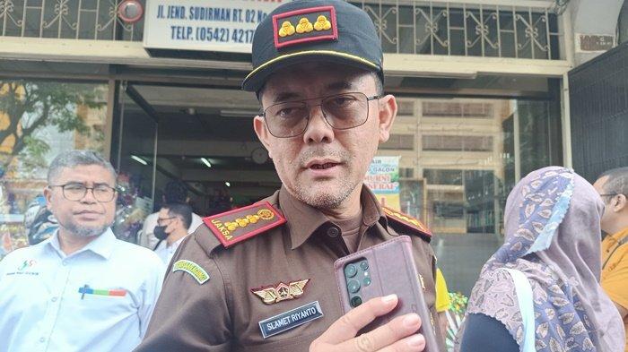 Kepala Kejari Balikpapan, Slamet Riyanto mengatakan, pihaknya tengah menyelidiki dugaan korupsi dalam penggunaan dana hibah Pilkada 2020 sekitar Rp 2 miliar. 
