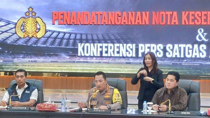 Kapolri Jenderal Listyo Sigit Prabowo dalam konferensi pers pengungkapan kasus pengaturan skor atau match fixing Liga 2 di Mabes Polri, Jakarta, Rabu (13/12/2023).