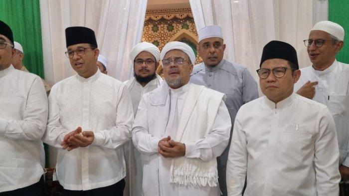 Bacapres dan bacawapres Koalisi Perubahan untuk Persatuan (KPP) Anies Baswedan dan Muhaimin Iskandar bersama mantan pimpinan Front Pembela Islam (FPI) Habib Rizieq Shihab di Petamburan, Jakarta Barat, Rabu (27/9/2023).
