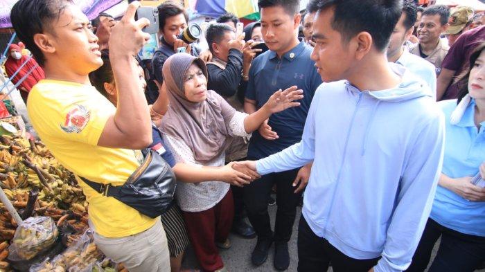 Gibran Rakabuming Raka blusukan di Pasa Pandansari Balikpapan.