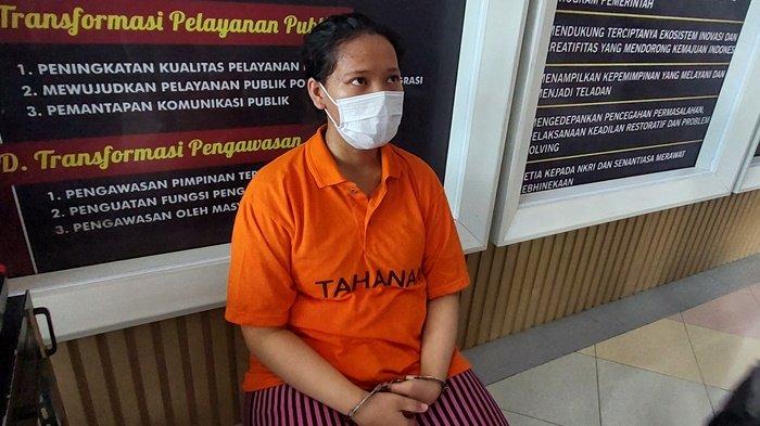 AVI, ibu muda di Samarinda yang tega membunuh bayi yang baru dilahirkannya. Terkuak alasannya tega membunuh anaknya, kini terancam hukuman 15 tahun penjara.