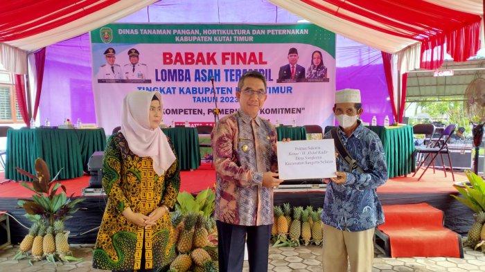 Buah nanas dari Desa Himba Lestari, Kecamatan Batu Ampar, Kutai Timur, Kalimantan Timur, dipamerkan pada ajang lomba Asah Terampil. 