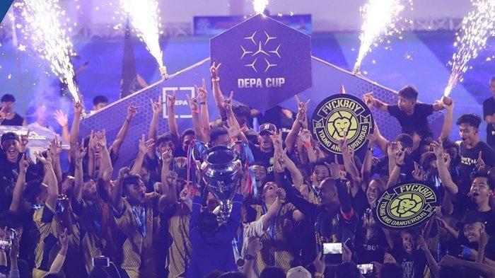 Selebrasi tim juara DEPA Cup musim lalu di Foni Soccer Stadium, Kota Balikpapan, Kalimantan Timur.