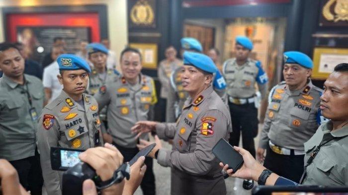 POLISI DIDUGA PERAS WN MALAYSIA -  Kadiv Propam Polri Irjen Pol Abdul Karim memberikan keterangan pers di Mabes Polri, Jakarta, Selasa (24/12/2024). Beredar daftar nama polisi yang diduga peras WN Malaysia penonton Djakarta Warehouse Project (DWP) 2024 di JIEXpo Kemayoran. Ada AKBP hingga Briptu