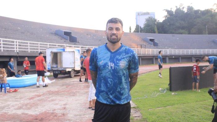 Stefano Lilipaly saat mengikuti sesi latihan bersama para pemain Borneo FC di Stadion Segiri Samarinda.TRIBUNKALTIM.CO/NEVRIANTO