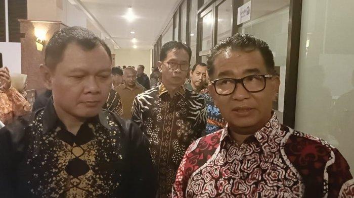 Penjabat (Pj) Gubernur Kaltim, Akmal Malik saat menanggapi persoalan truk angkutan batu bara yang melintasi jalan umum di Kecamatan Batu Sopang, Kabupaten Paser, Kalimantan Timur. TRIBUNKALTIM.CO/SYAIFULLAH IBRAHIM