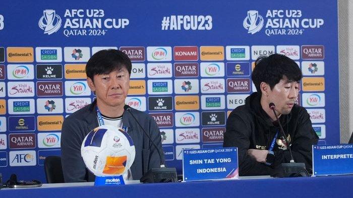 Pelatih Timnas U-23 Indonesia, Shin Tae-yong usai kalah 0-2 dari Qatar di laga perdana Piala Asia U-23 2024 dalam konferensi pers, Senin (15/4/2024).