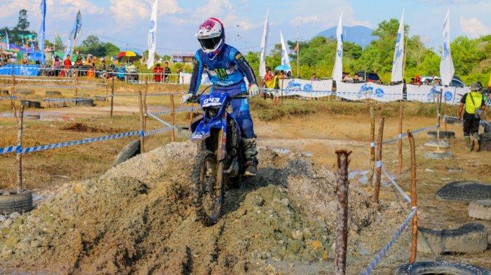 Aksi para peserta Shell bLU cRU Yamaha Enduro Challenge di Sintang Kalimantan Barat