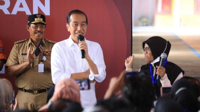Pj Gubernur Jawa Tengah, Nana Sudjana mendampingi Presiden Joko Widodo (Jokowi) melakukan kunjungan kerja ke Kabupaten Cilacap pada Selasa, 2 Januari 2024.