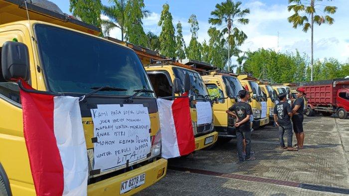 50 Angkutan Batu Bara Bawa Istri dan Anak Sopir ke DPRD Paser, Tuntutan Terpampang di Depan Truk.
