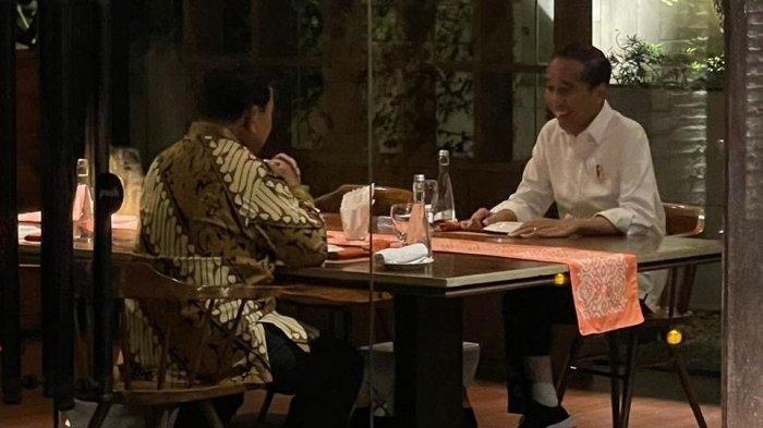 Jokowi bertemu empat mata dengan Prabowo di sebuah restoran di Menteng, Jakarta Pusat. Apakah wujud dukungan di Pilpres 2024?